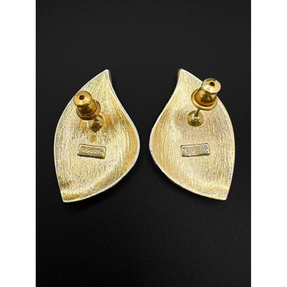 Vintage Trifari Gold Tone Leaf Earrings - Picture 3 of 4